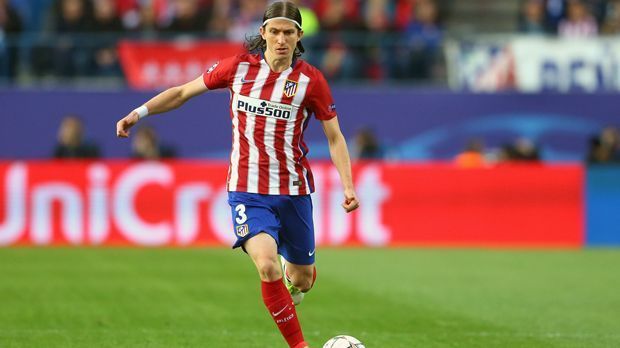 
                <strong>Filipe Luis (Atletico Madrid)</strong><br>
                Linker Verteidiger - Filipe Luis (Atletico Madrid): Der Abstecher nach England brachte auch dem brasilianischen Linksverteidiger kein Glück. Filipe Luis wechselte im Sommer 2014 zum FC Chelsea, kam dort aber nie über die Rolle des Ergänzungsspielers hinaus. Somit ging es nur ein Jahr später schon wieder zurück zu Atletico Madrid. Dort ist er natürlich wieder Stammspieler und steht mit seinem Team im Champions-League-Finale 2016.
              