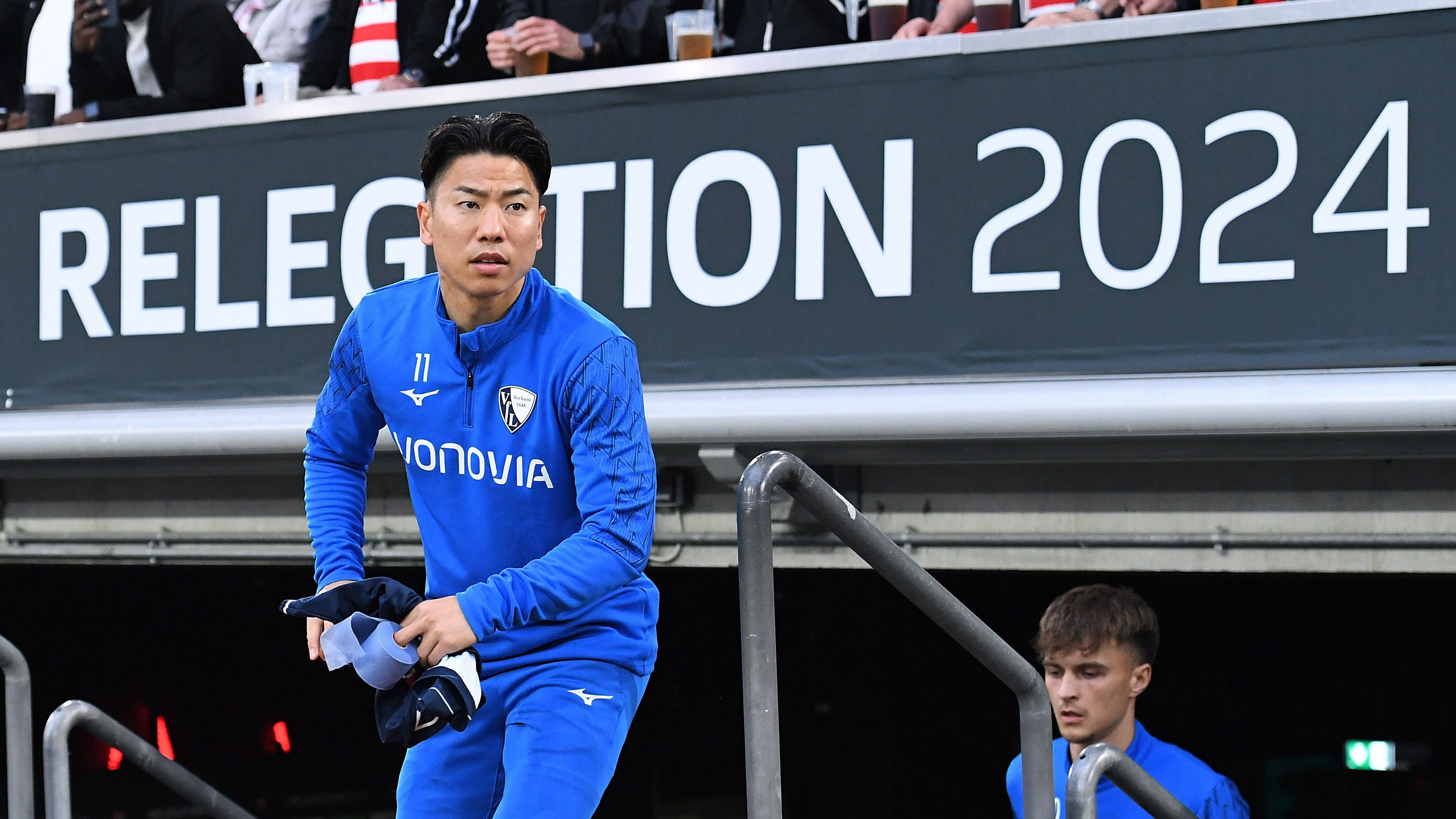 <strong>Takuma Asano (VfL Bochum)</strong><br>Eingewechselt für Passlack (58.). Offensiv viel aktiver als sein Vorgänger, auch defensiv etwas abgeklärter, wenngleich der Druck auf ihn nicht so groß ist wie bei seinem Vorgänger in der ersten Halbzeit. Rutscht kurz vor dem Ende der regulären Spielzeit am goldenen Treffer vorbei. <strong><em>ran</em>-Note: 3</strong>