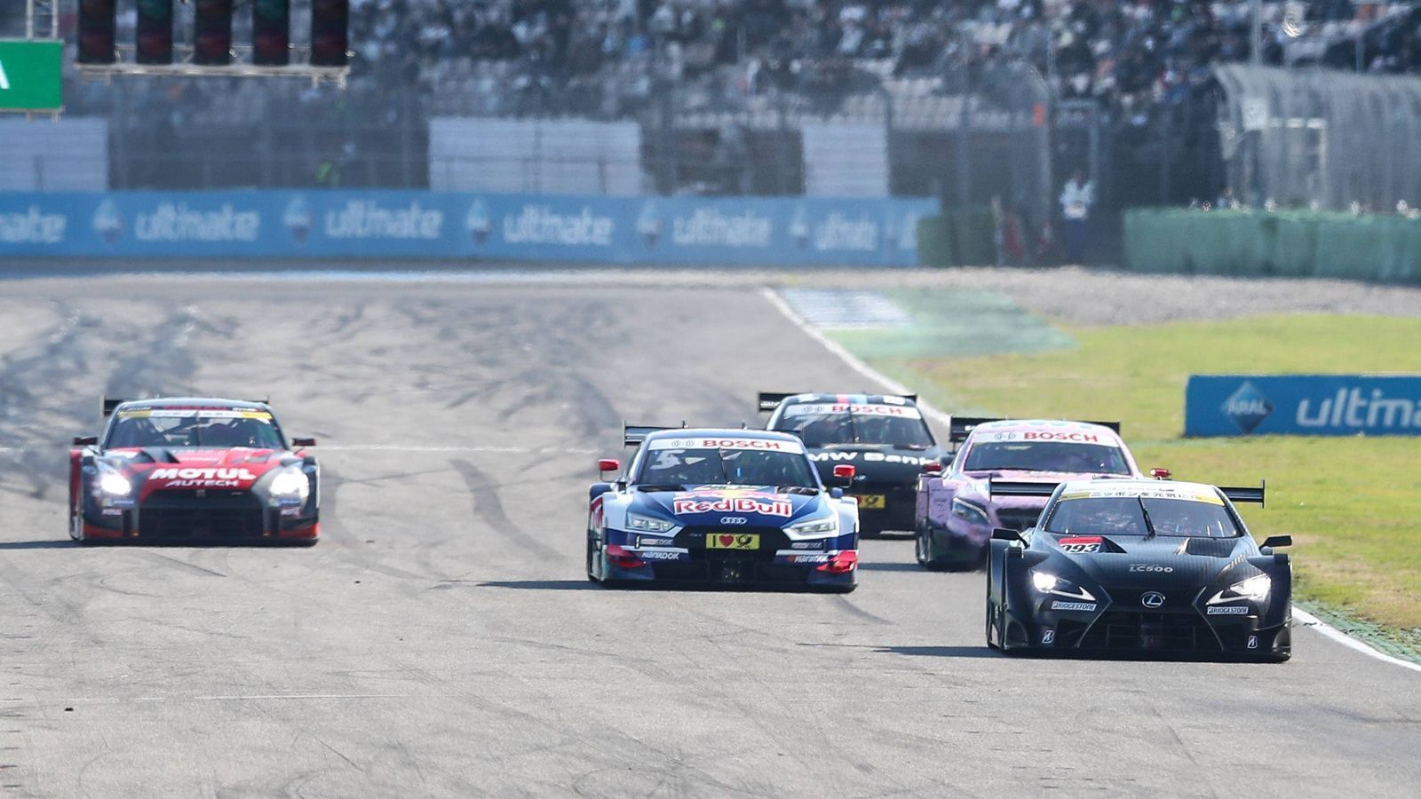 
                <strong>Gemeinsames Rennwochenende mit SUPER GT in Fuji</strong><br>
                Bereits beim Saisonfinale in Hockenheim werden SUPER-GT-Fahrzeuge, die ebenfalls auf dem gemeinsamen "CLASS 1"-Reglement basieren, außerhalb der Wertung im DTM-Rennen teilnehmen. Im November kommt es dann nach Saisonabschluss zu einer Zugabe: Auf dem Fuji Speedway tragen DTM und SUPER GT ein gemeinsames Non-Championship-Event aus.
              