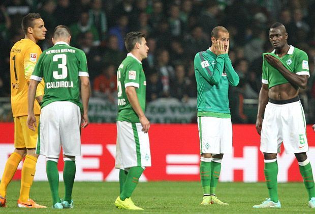 
                <strong>FLOP: Bremer Schießbude</strong><br>
                13 Gegentore in fünf Bundesliga-Spielen (drei davon gegen Schalke). Bei Werder Bremen muss sich schnellstmöglich etwas ändern, sonst droht dem Team von Robin Dutt eine ganz schwere Saison. Drei Punkte stehen bislang auf dem Konto der Weser-Elf. 
              
