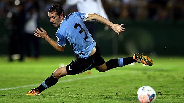 
                <strong>Diego Godin (Uruguay)</strong><br>
                Diego Godin (Uruguay): Dass der Profi von Atletico Madrid zu den besten Verteidigern der Welt zählt, musste kürzlich auch der FC Bayern München schmerzlich erfahren. Urugays Kapitän ist der Turm in so ziemlich jeder Schlacht, hat in 88 Länderspielen aber auch schon sieben Mal getroffen.
              