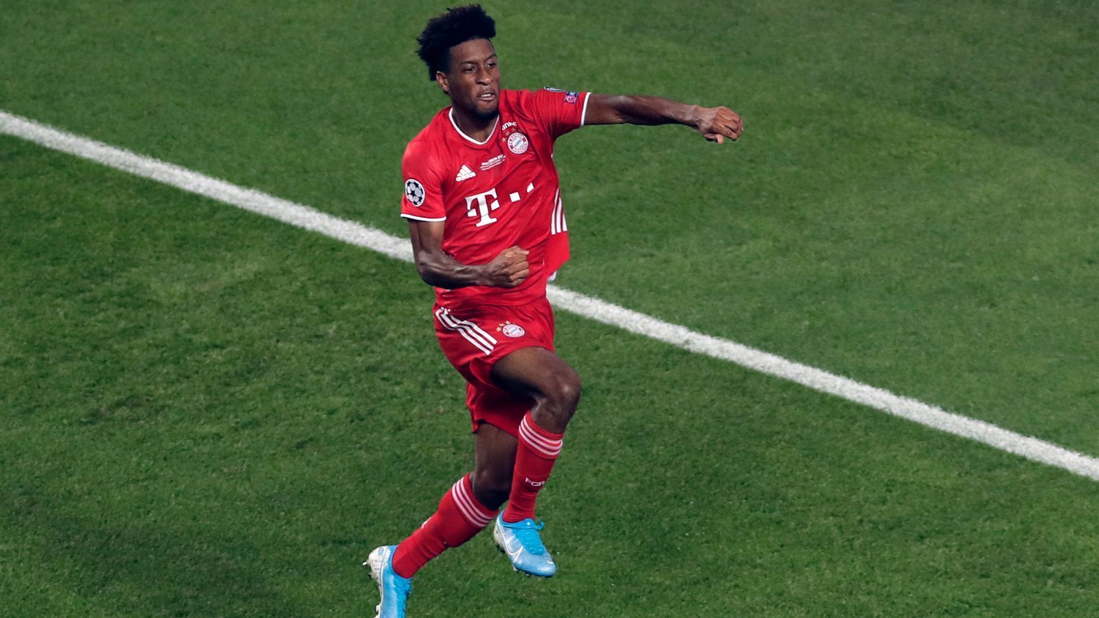 
                <strong>Kingsley Coman (heute FC Bayern München)</strong><br>
                Was für ein Schachzug von Hansi Flick! Der Bayern-Coach stellte Kingsley Coman im Champions-League-Finale gegen Paris St. Germain doch etwas überraschend statt Ivan Perisic in die Startelf und der Franzose war dann auch jener Mann, der die Münchner ausgerechnet gegen seinen Ex-Klub mit dem Tor zum 1:0 zum dritten Titel in der Champions League führte. Der heute 24-Jährige wurde nicht nur in Paris geboren, sondern war einst auch eines der vielen Eigengewächse von PSG, das den dauerhaften Sprung zu den Profis nicht schaffte. Stattdessen verließ Coman den Ligue-1-Krösus im Sommer 2014 ablösefrei in Richtung Juventus Turin. Für PSG spielte der Flügelflitzer davor nur vier Mal bei den Profis. Seit 2015 kickt er nun schon für Bayern und kam bislang bei 161 Pflichtspiel-Einsätzen auf 33 Treffer.
              