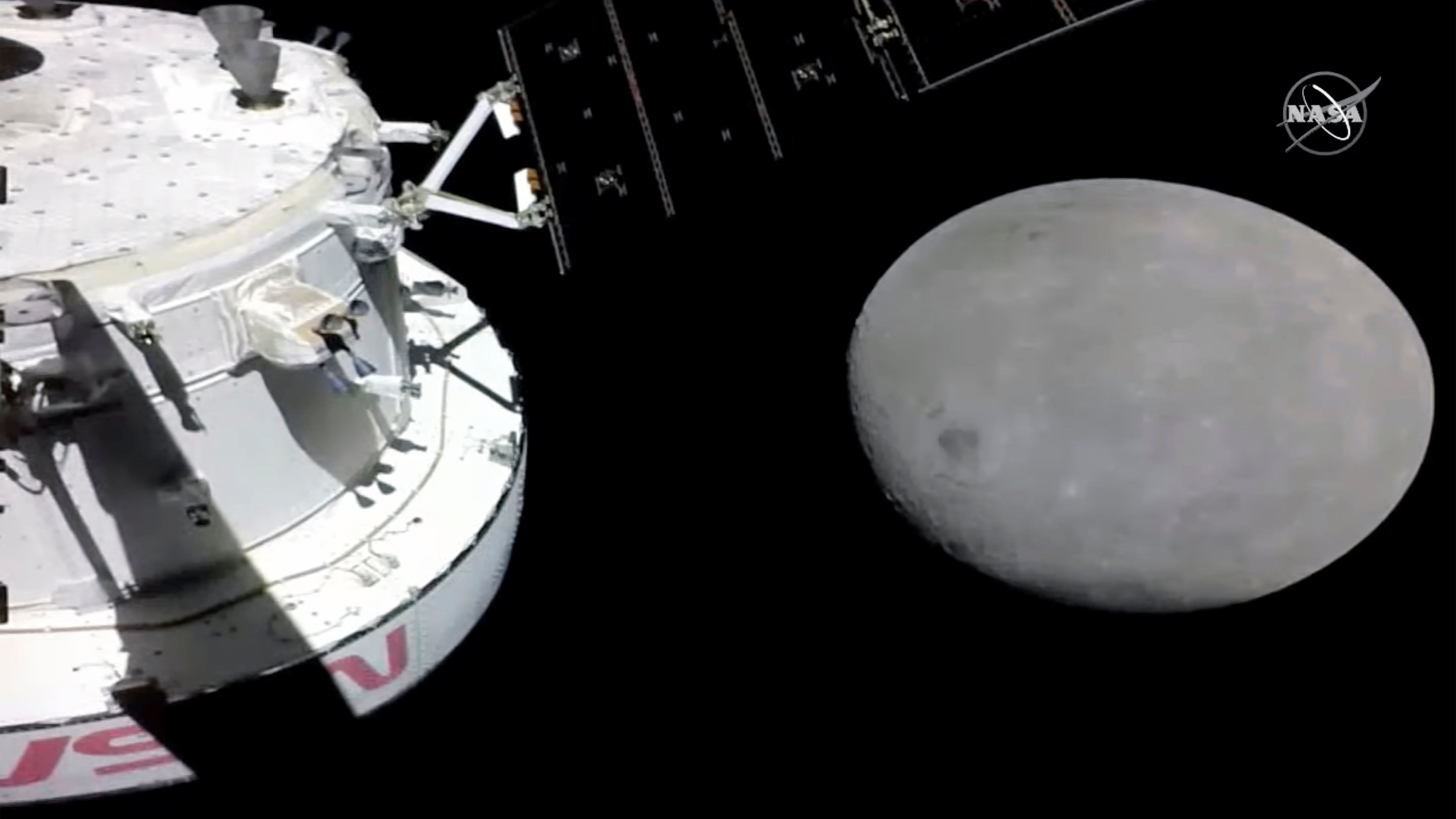 Rund eine Woche nach dem Start ist die "Orion"-Kapsel der Nasa-Mondmission "Artemis 1" ihrem Ziel erstmals ganz nah gekommen. 