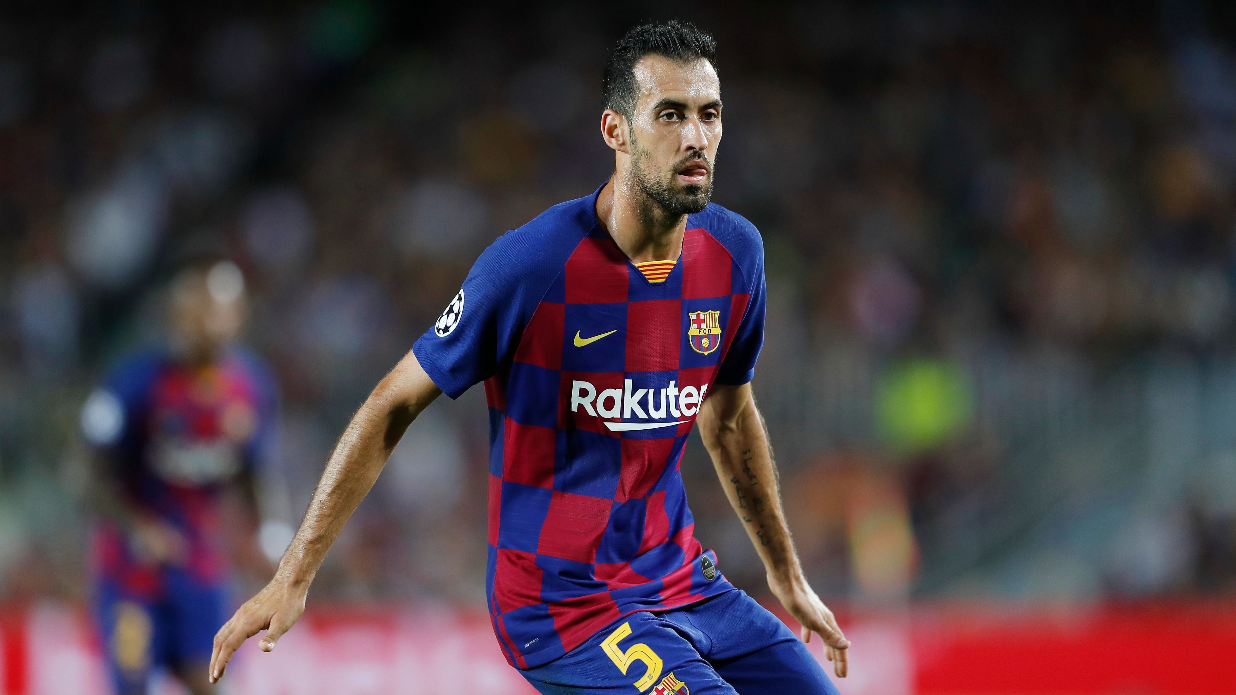 
                <strong>Sergio Busquets (FC Barcelona)</strong><br>
                Im Mittelfeld überlässt das Eigengewächs zumeist seinen Nebenleuten die Drecksarbeit. Im Vorwärtsgang gibt Busquets den zentralen Aufbauspieler zwischen den Innenverteidigern. In Abwesenheit des gesperrten Pique dirigiert er den Defensivverbund aufmerksam. ran-Note: 3
              