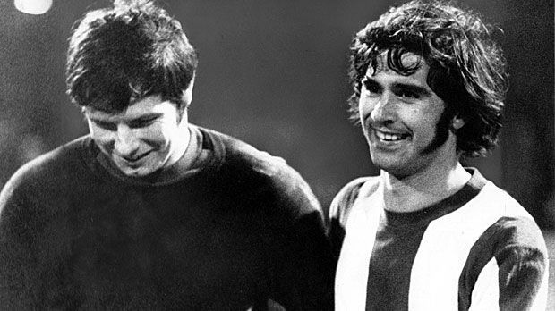 
                <strong>Gerd Mülller (Bayern München)</strong><br>
                Gerd Müller (r.) entscheidet das Heimspiel des FC Bayern München gegen den 1. FC Kaiserslautern 1970/1971 gleich komplett im Alleingang. Alle fünf Treffer beim 5:0 gehen auf das Konto des "Bomber der Nation".
              