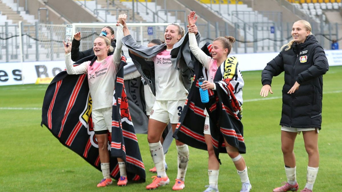 Die Bayer-Frauen feiern ihren Sieg