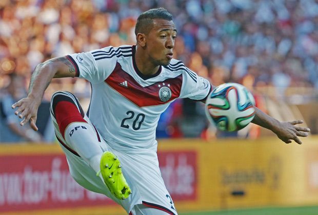 
                <strong>Jerome Boateng (Rechtsverteidiger | Deutschland)</strong><br>
                Der Innenverteidiger vom FC Bayern München muss in der Nationalelf ebenfalls wie Höwedes auf die Außenbahn ausweichen. Bereits während der EM 2012 stellte der gebürtige Berliner seinen Gegenspieler Cristiano Ronaldo kalt und kommt auch auf der eher ungewohnten Position gut zurecht.
              