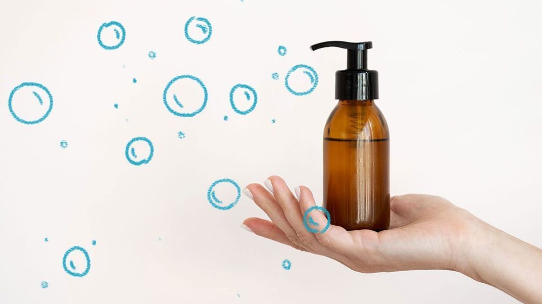 Duschgel ohne Mikroplastik – wir haben Tipps und einfache DIY-Rezepte zum Duschgel selber machen.