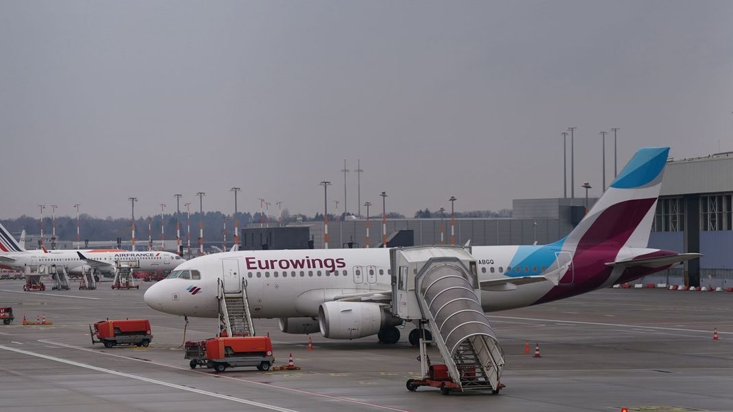 Am Flughafen Hamburg sorgt ein Kerosin-Engpass für mögliche Flugplan-Änderungen. (Symbolbild)