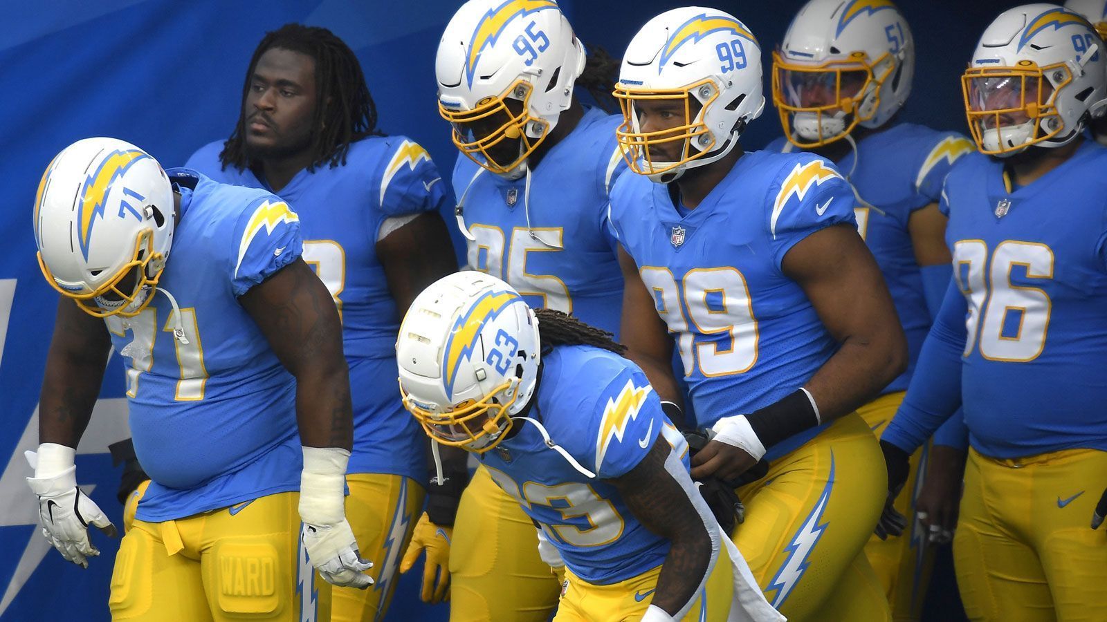
                <strong>Los Angeles Chargers (3-9/AFC West)</strong><br>
                Week 14: vs. Atlanta Falcons -Week 15: at Las Vegas Raiders -Week 16: vs. Denver Broncos -Week 17: at Kansas City Chiefs -Playoffs außer Reichweite
              
