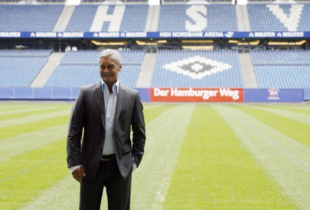 
                <strong>ARMIN VEH (Trainer vom 1.7.2010 bis 13.3.2011)</strong><br>
                "Die Aufgabe Hamburg konnte ich mir nicht entgehen lassen. Wenn Hamburg kommt, dann sagst du zu", sagt er im Juli 2010. "Der Klub hat eine gute Mannschaft und ist auch ansonsten gut aufgestellt. Damit kannst du was erreichen."
              