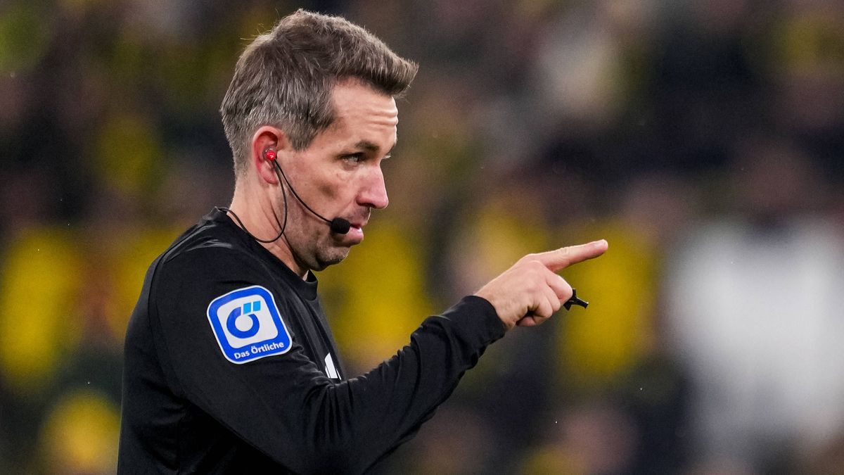 DORTMUND, GERMANY - DECEMBER 2: referee Tobias Stieler gestures during the DFB Cup round of 16 match between Borussia Dortmund and Bayer 04 Leverkusen at Signal Iduna Park on December 2, 2025 in Do...