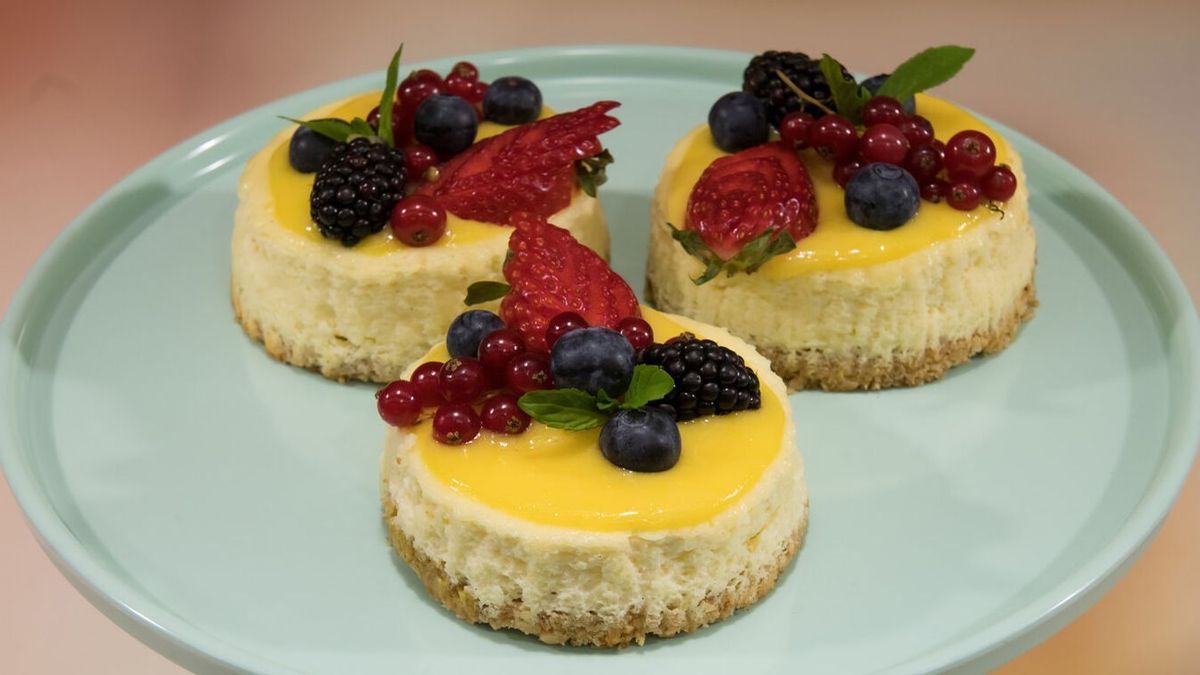 Orangen-Cheesecake mit frischen Früchten