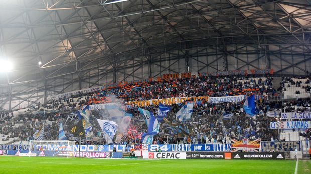 
                <strong>Olympique Marseille</strong><br>
                Günstigste Dauerkarte: 160 EuroTeuerste Dauerkarte: 1254 EuroGünstigste Tageskarte: 15 EuroTeuerste Tageskarte: 185 Euro
              