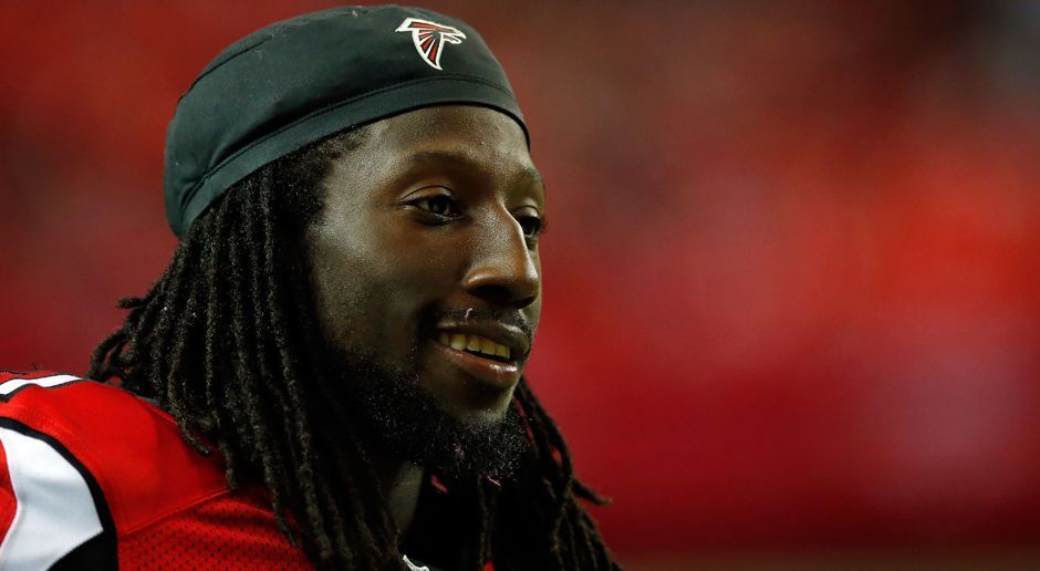 
                <strong>Desmond Trufant (Cornerback, Atlanta Falcons)</strong><br>
                Trufant riss sich in Week 9 gegen die Tampa Bay Buccaneers einen Brustmuskel. Der 26-Jährige trainierte in der vergangenen Woche zwar mit dem Team, muss sich nun aber laut "ESPN" einer notwenigen OP unterziehen und wird für den Rest der Saison ausfallen.
              