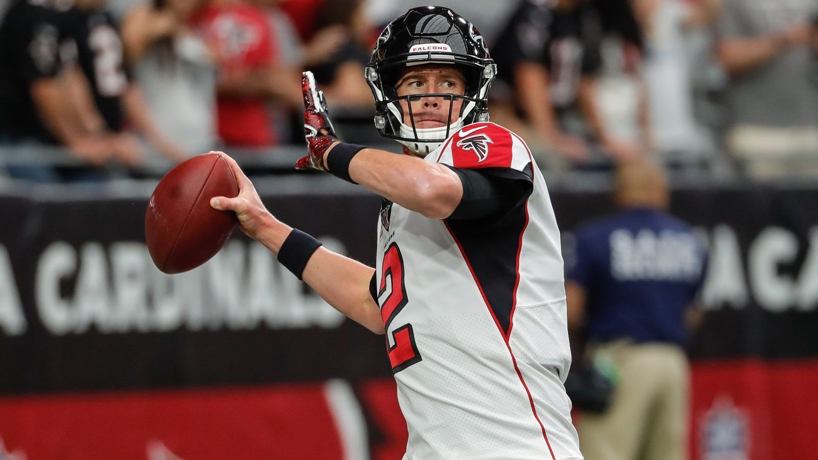 
                <strong>Quarterback: Matt Ryan</strong><br>
                Atlantas Quarterback Matt Ryan brachte 30 seiner 36 Passversuche für 356 Yards und vier Touchdowns an den Mann. Eine Interception warf "Matty Ice" gegen die Cardinals nicht. Hattet ihr Ryan als Kapitän aufgestellt, war er sogar 76 Punkte wert.Gesamtpunktzahl: 38 (76)
              