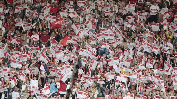 
                <strong>Letzter HSV-Sieg in München: So sah die Welt damals aus</strong><br>
                39.957 Zuschauer pilgern im Schnitt pro Spiel ins Stadion, insgesamt sind es am Ende der Saison rund 12,2 Millionen. Zum Vergleich: In der vergangenen Saison kommen insgesamt 13,2 Millionen beziehungsweise 43.300 Fans pro Spiel.
              