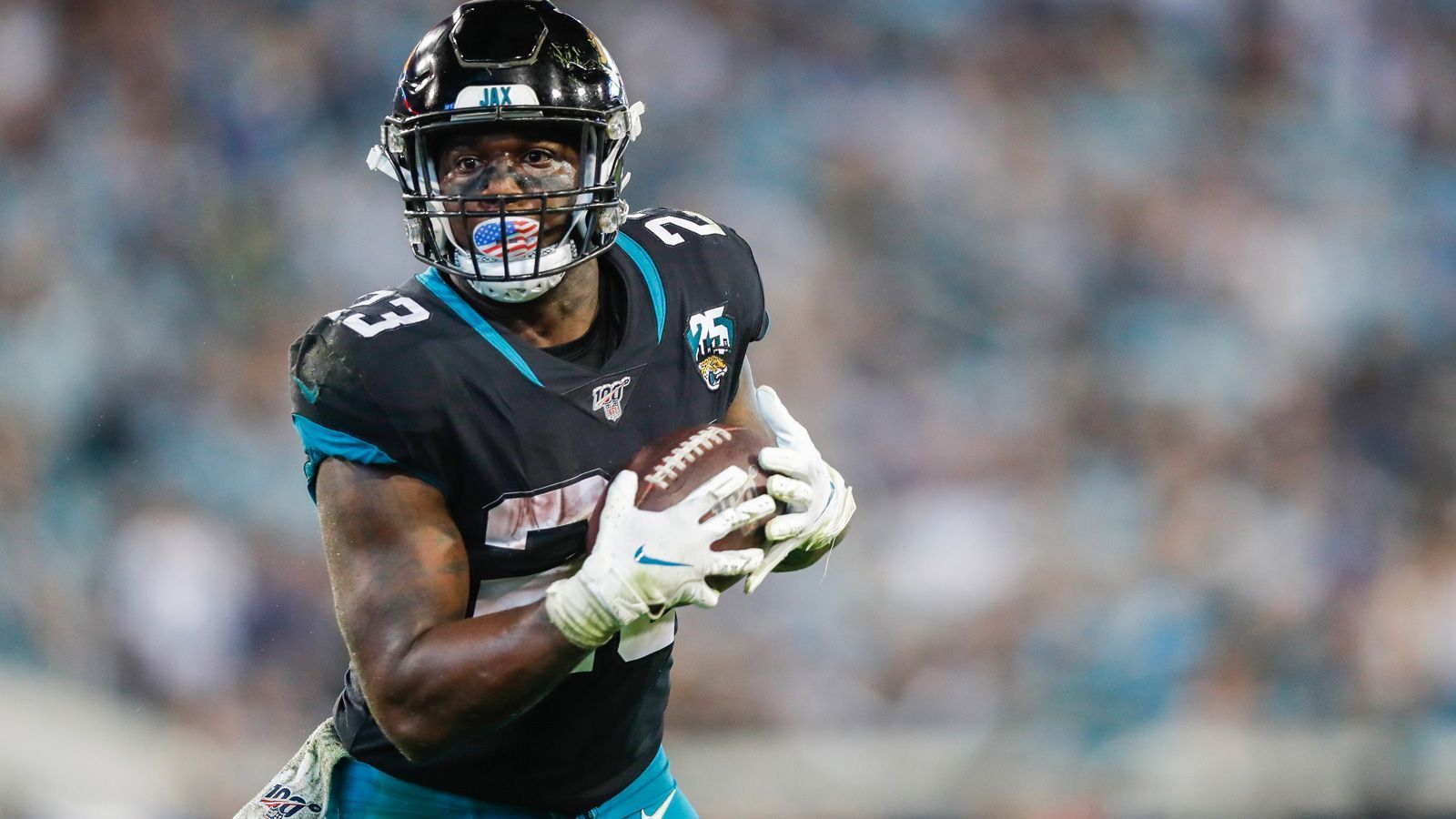 
                <strong>Jacksonville Jaguars</strong><br>
                Dann wäre Mostert ein heißer Kandidat für Jacksonville, zumal die Running Backs hinter Fournette - Chris Thompson, Ryquell Armstead (Foto) und Devine Ozigbo - zusammen in der vergangenen Saison auf null Touchdowns kamen. Sportlich wären die Jags für den Niners-Mann aber ein klarer Rückschritt: Nach dem Verlust fast aller Leistungsträger der vergangenen Jahre steht Jacksonville vor einem langwierigen Rebuild.
              