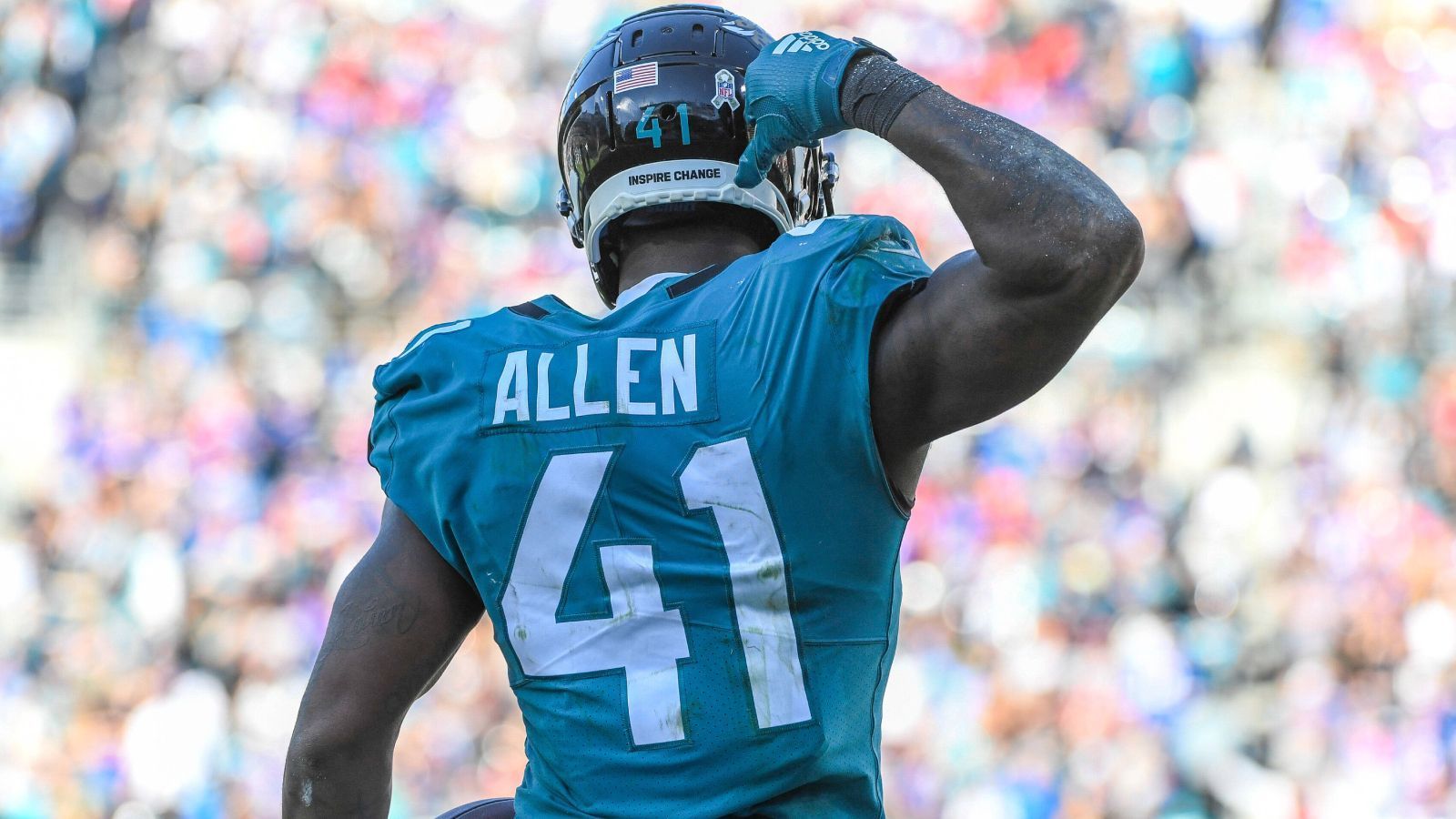 
                <strong>Gewinner: Josh Allen (Jacksonville Jaguars)</strong><br>
                In der Statistik-Abteilung der NFL dürfte am Sonntag eine Party gestiegen sein, als der Defensive End der Jacksonville Jaguars, Josh Allen, den Quarterback der Buffalo Bills, Josh Allen, gesackt hat. Es war das erste Mal, dass ein Verteidiger einen Quarterback mit dem gleichen Namen zu Boden brachte. Doch nicht nur das: Beim 9:6-Sieg der Jaguars fing er auch eine Interception und nahm einen Fumble von Allen auf. Nicht nur ein Feiertag für alle Statistiker, sondern auch für die Jaguars-Defense, die die größte Überraschung an diesem Spieltag schafften.
              