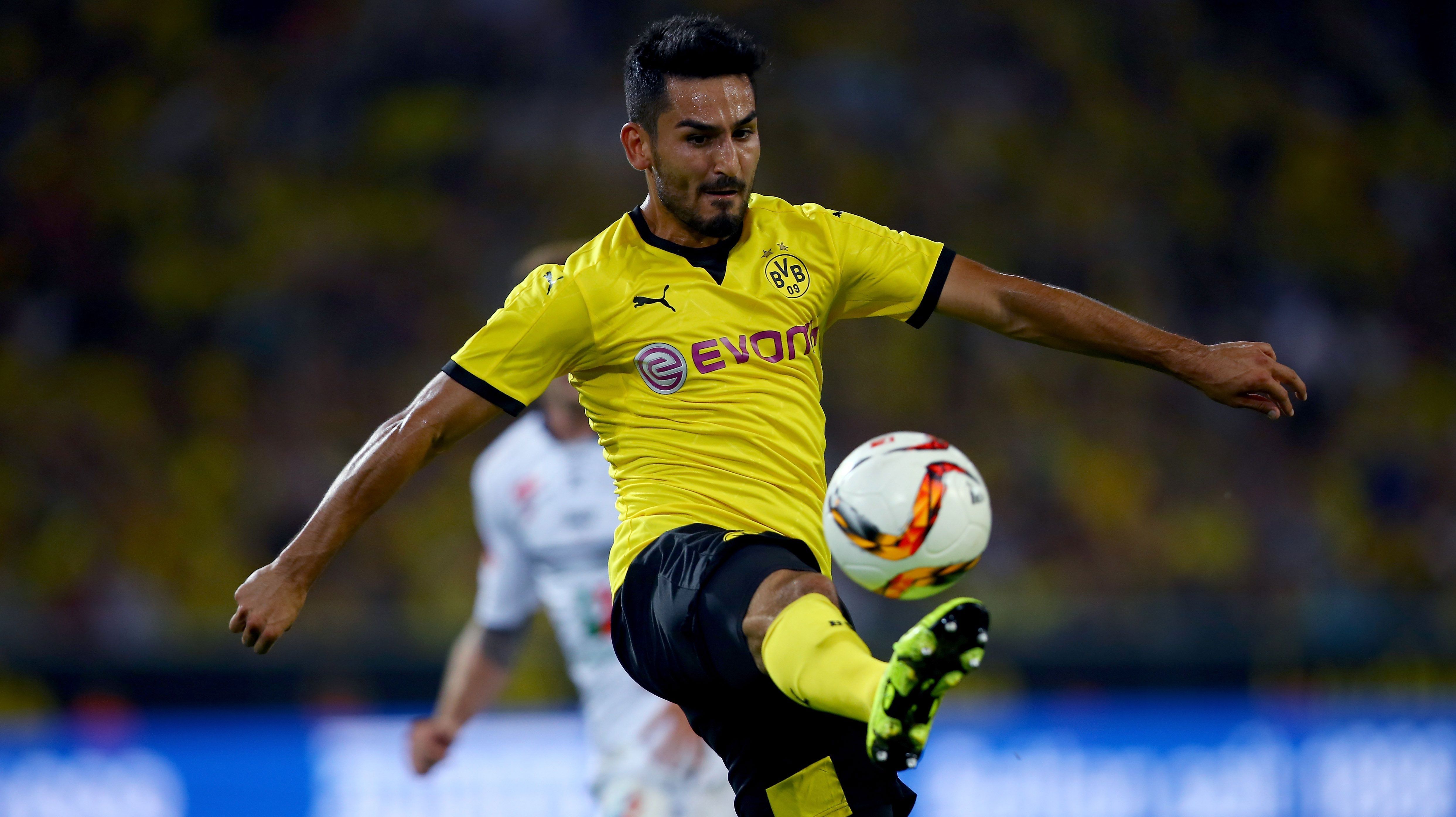 
                <strong>Ilkay Gündogan (Borussia Dortmund)</strong><br>
                Ilkay Gündogan: Diese Personalie nervt selbst die hartgesottensten BVB-Fans aber mal so richtig! Gündogans Abgang gilt als sicher: Dortmund will ihn im kommenden Jahr nicht ablösefrei abgeben, doch der Spieler verpokert sich bei mehreren Vereinen, wie Real Madrid und dem FC Bayern. Am Ende verlängert er seinen Vertrag doch beim BVB.
              