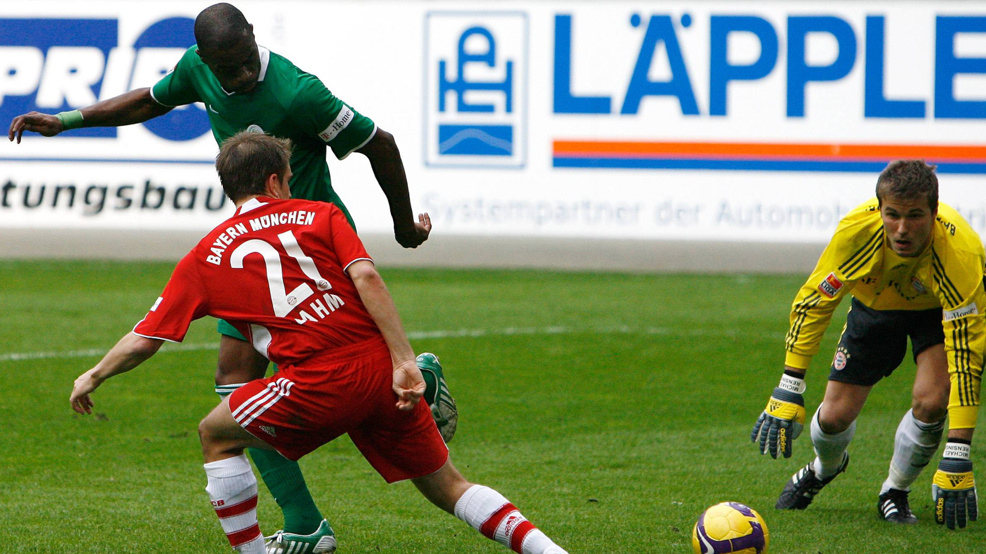 <strong>VfL Wolfsburg - FC Bayern München 5:1 (2008/09)</strong><br>
                Die schmerzhafteste Klatsche in der Ära Klinsmann beim FC Bayern setzte es in Wolfsburg. Im vorentscheidenden Duell um die Meisterschaft kam der Rekordmeister nach einem 1:1 zur Pause völlig unter die Räder. Edin Dzeko und Grafite trafen jeweils doppelt. Der Brasilianer erzielte mit dem Tor des Jahres den Endstand. Felix Magath vollendete selbst in der Schlussminute die Demütigung seines Ex-Klubs und wechselte den Torhüter.&nbsp;ran SAT.1 Bundesliga: FC Bayern vs. VfL Wolfsburg am 17.12. ab 19 Uhr LIVE in SAT.1 und auf ran.de