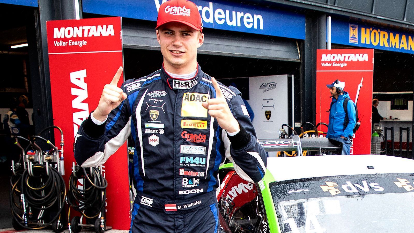 
                <strong>Mick Wishofer (Grasser Racing Team)</strong><br>
                Als Lamborghini-Junior startete Mick Wishofer 2022 für Emil Frey Racing im ADAC GT Masters und der GT World Challenge. 2023 in der DTM bildet der 23-Jährige zusammen mit Clemens Schmid ein österreichisches Duo beim Grasser Racing Team.
              