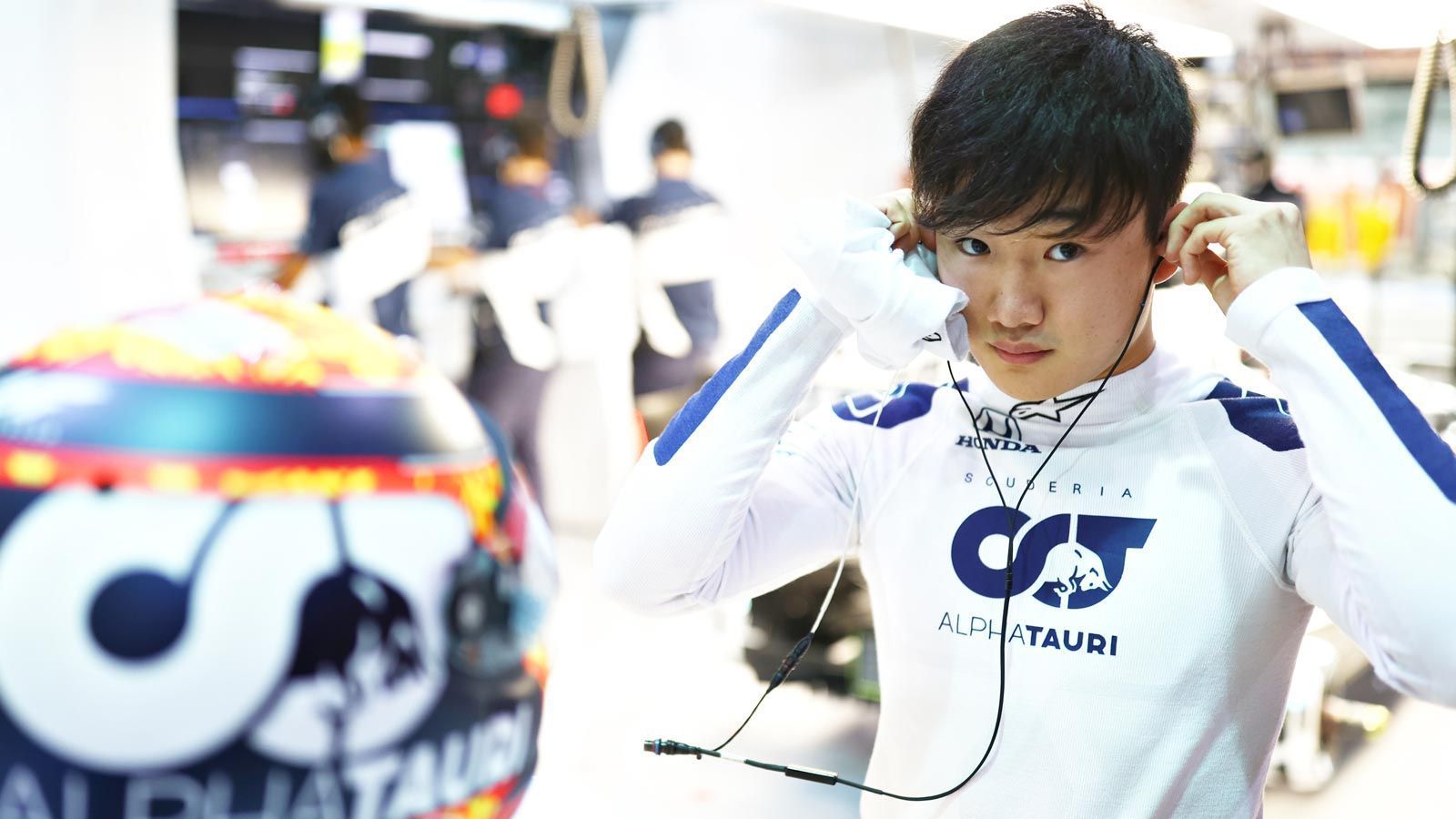 
                <strong>Yuki Tsunoda (Alpha Tauri)</strong><br>
                Saison 2021: 32 Punkte, 14. Platz der GesamtwertungMit großen Vorschusslorbeeren kam Yuki Tsunoda in die Formel 1. In seiner ersten Saison konnte der Japaner seine Klasse allerdings nur ein paar Mal aufblitzen lassen. Nach einem bemerkenswerten Auftaktrennen in Bahrain fiel der 21-Jährige in ein Loch, wurde von Red Bull-Boss Helmut Marko teilweise schon angezählt. Mit Platz vier beim Saisonfinale in Abu Dhabi konnte er sein Jahr mit einem Erfolgserlebnis beenden. Vielleicht kann er diese Leistung mit in das kommende Jahr nehmen. Eine ähnliche Saison wie 2021 wird er sich vermutlich nicht leisten können.
              