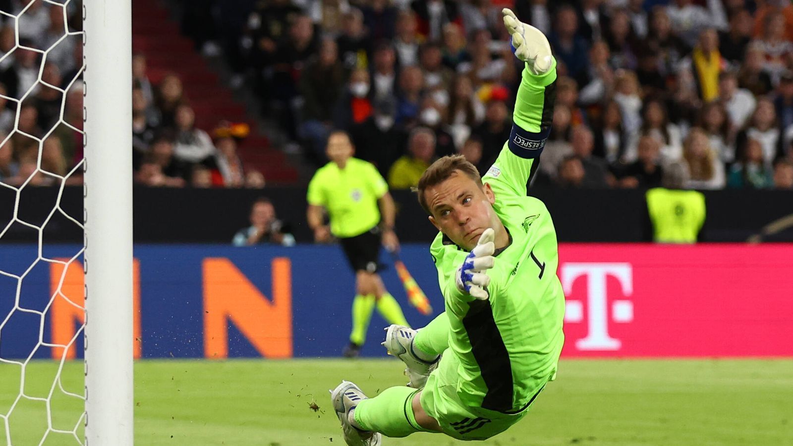 
                <strong>Wieder nur Remis! Die DFB-Stars in der Einzelkritik</strong><br>
                Wieder trennt sich die deutsche Nationalmannschaft in der Nations League 1:1. Gegen England kassiert die DFB-Elf in einem unterhaltsamen Spiel kurz vor Schluss den Ausgleichstreffer. ran hat die Noten für die deutschen Nationalspieler.
              