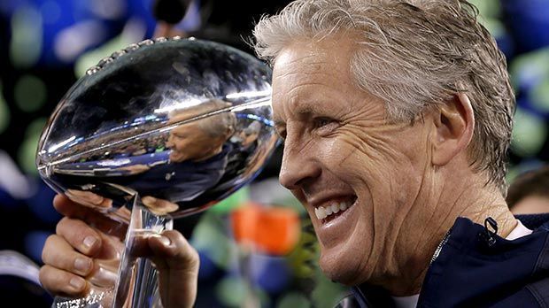 
                <strong>Broncos vs. Seahawks </strong><br>
                Ein schöneres Siegerlächeln als das von Seattle-Trainer Pete Carroll kann man sich nicht ausdenken
              