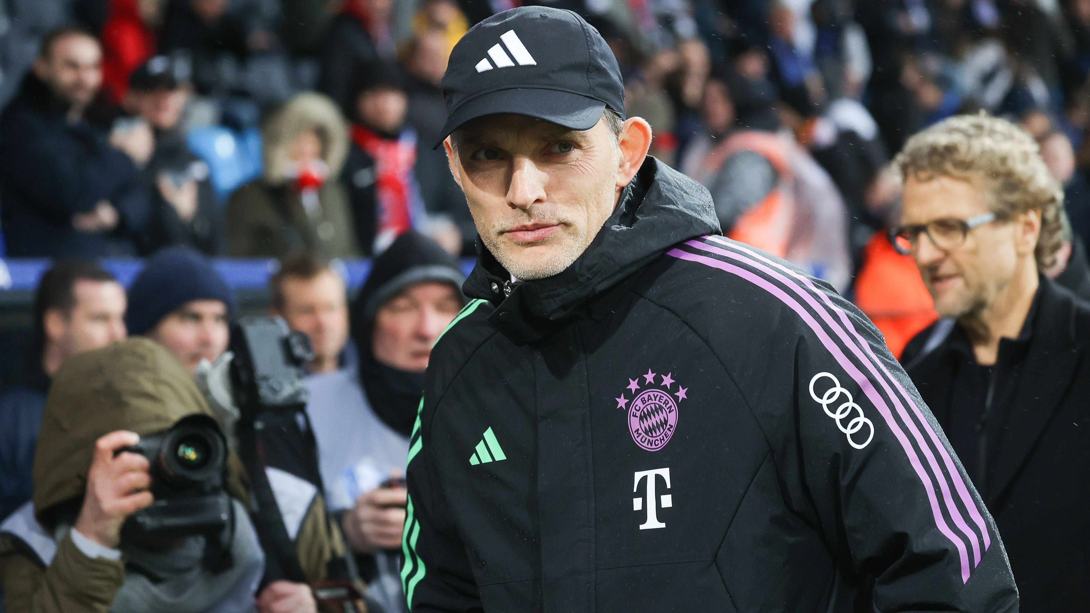 <strong>FC Bayern München sucht den Tuchel-Nachfolger<br></strong>Seit Wochen steht fest, dass für Thomas Tuchel im Sommer Schluss ist beim FC Bayern München. Der ursprünglich bis 2025 datierte Vertrag wird ein Jahr vorher beendet. Wunschkandidat Xabi Alonso bleibt in Leverkusen, Julian Nagelsmann verlängert beim DFB. Jetzt ist guter Rat teuer.&nbsp;<em><strong>ran</strong></em> zeigt, welche Optionen für den Rekordmeister noch verfügbar sind. (Stand: 27. April 2024)&nbsp;