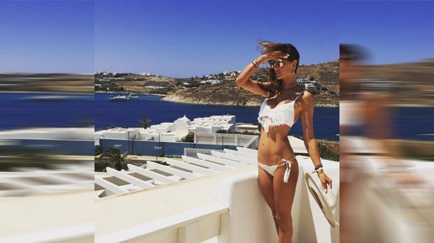 
                <strong>Alessandra Ambrosio</strong><br>
                Alessandra Ambrosio ist zudem ein Bond-Girl! Denn die attraktive Dame glänzt im 007-Film "Casino Royale". Dort hat sie einen kurzen Gastauftritt als Tennisspielerin.  
              