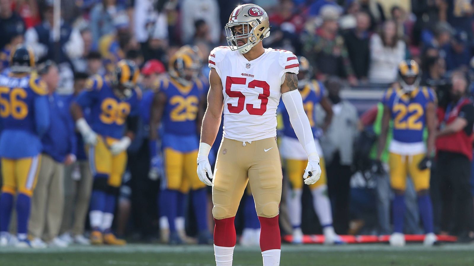 
                <strong>Mark Nzeocha (San Francisco 49ers)</strong><br>
                Als alter Bekannter kehrt Mark Nzeocha nun zurück zu den San Francisco 49ers, allerdings vorerst "nur" als Practice-Squad-Spieler. Der 31-Jährige lief bereits zwischen 2017 und 2020 für das Team von Head Coach Kyle Shanahan auf und avancierte zu einer wichtigen Stütze in den Special Teams. Für die 49ers stand Nzeocha bisher in 47 Spielen auf dem Rasen und verbuchte 39 Tackles (Special Teams inklusive), einen Forced Fumble und einen Sack. Wie stehen seine Chancen auf Einsatzzeit im Jahr 2022? ran wirft einen Blick auf den Kader.
              