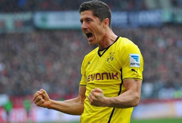 
                <strong>TOP: Robert Lewandowski</strong><br>
                Einer gegen alle: Beim 3:0-Sieg in Hannover lädt Robert Lewandowski nahezu die gesamte 96-Defensive zu einem kleinen Tänzchen ein. Der BVB-Torjäger stürmt mit der Kugel am Fuß von der linken Außenbahn in den Strafraum, vernascht fünf Gegner und netzt zum 2:0 ein.
              