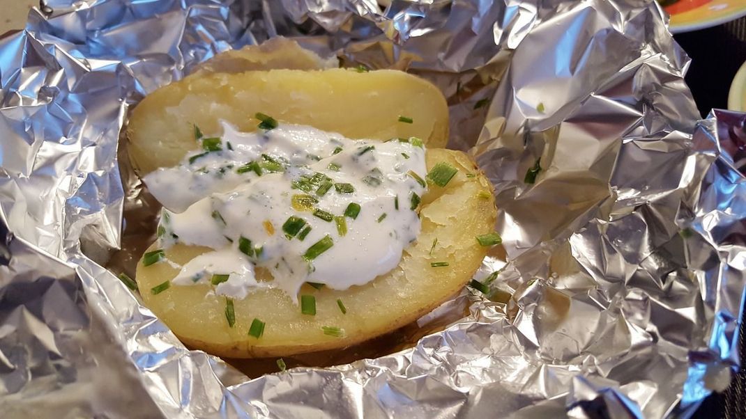 Der Klassiker: Ofenkartoffel mit Sour Cream.