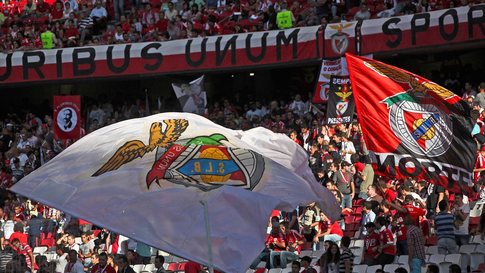 
                <strong>Platz 16 - Benfica Lissabon</strong><br>
                Zuschauerschnitt: 53.824Stadion: Estadio de la Luz (65.000 Plätze)Liga: Liga NOSLand: Portugal
              