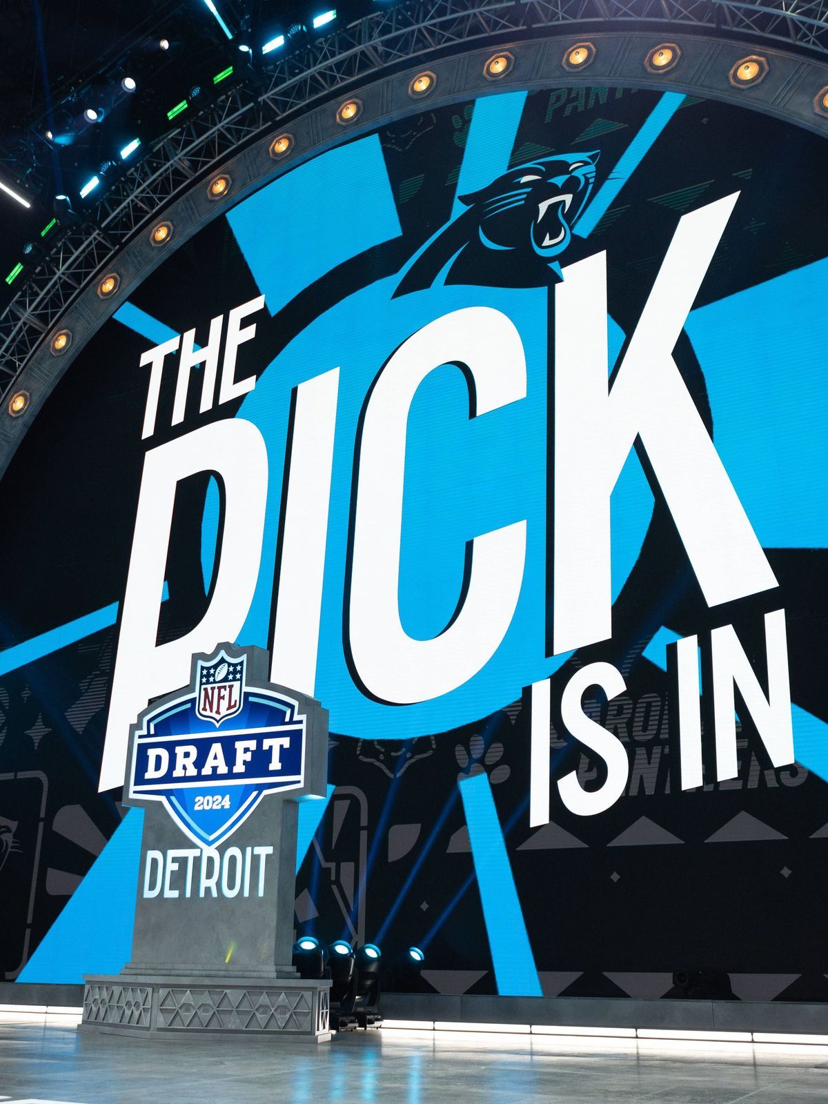 DETROIT, MI - APRIL 25: The Carolina Panthers trade up with the Buffalo Bills for the 32nd overall pick during Day 1 of the NFL, American Football Herren, USA Draft on April 25, 2024 at Campus Mart...