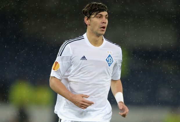 
                <strong>Aleksandar Dragovic (Dynamo Kiew)</strong><br>
                Sollte Mats Hummels Borussia Dortmund verlassen, brauchen die "Schwarz-Gelben" einen neuen Mann für die Innenverteidigung. Dabei soll Aleksandar Dragovic von Dynamo Kiew ein möglicher Kandidat sein. (Quelle: Sport Bild)
              