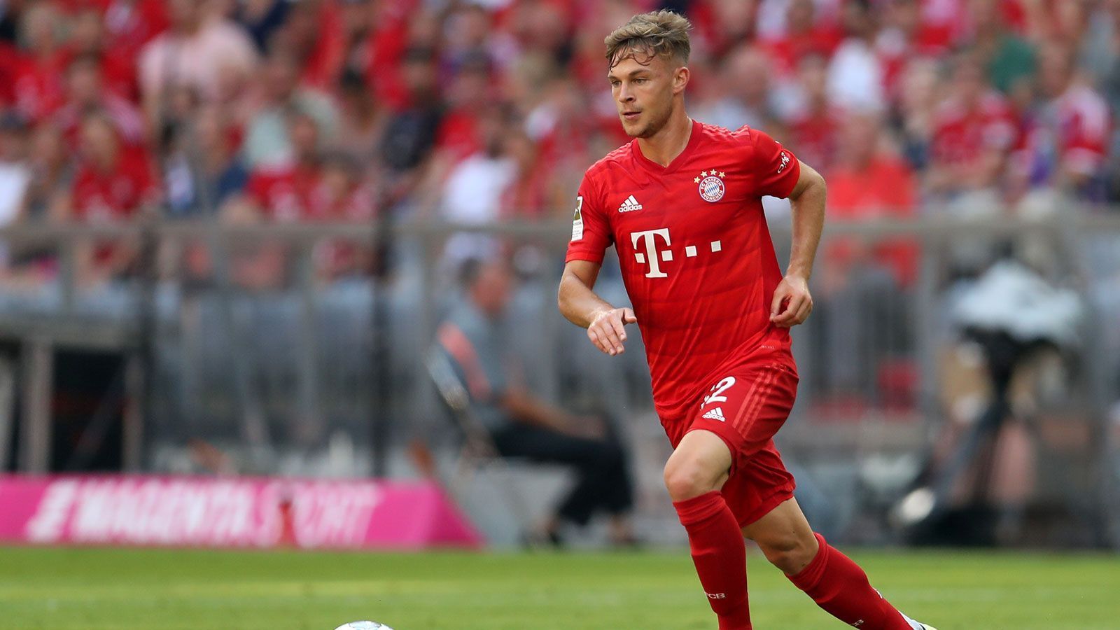
                <strong>Joshua Kimmich</strong><br>
                Joshua Kimmer soll dafür sorgen, dass auch die jungen Spieler beim FC Bayern Gehör finden. Der Nationalspieler ist bekannt dafür, kein Blatt vor den Mund zu nehmen. 
              
