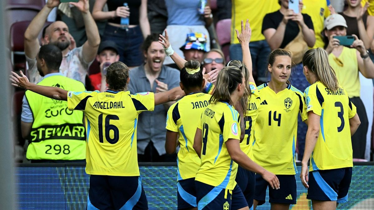 Filippa Angeldahl (l.) feiert ihr 1:0