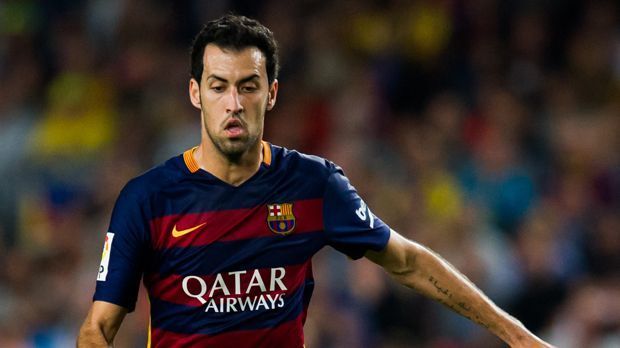 
                <strong>Sergio Busquets</strong><br>
                Defensives Mittelfeld: Sergio Busquets (FC Barcelona). Er ist der zuverlässige Abräumer vor der Abwehr beim spanischen Meister. Der 27-Jährige kommt aus der Jugendabteilung des FC Barcelona und hat nahezu alles gewonnen, was es zu gewinnen gibt.
              