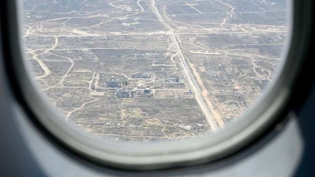 Letzter Blick aus dem Flugzeug: Immer weniger Deutsche verbleiben im Gazastreifen.