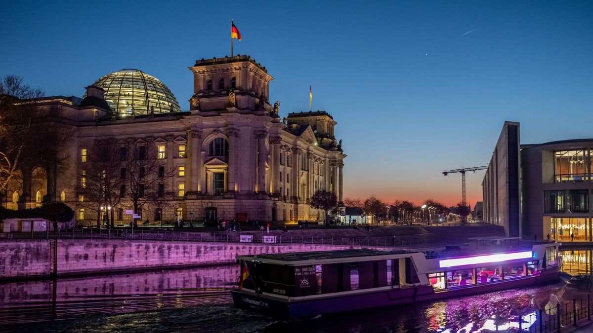 Nach der Einigung auf ein Finanzierungspaket besprechen Union und SPD weitere Themen auf dem Weg zu einer möglichen Regierungsbildung.