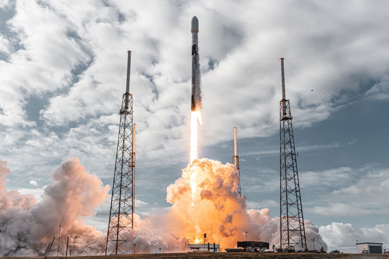 הובלה המונית לחלל: SpaceX מרעידה את סצנת הלוויין