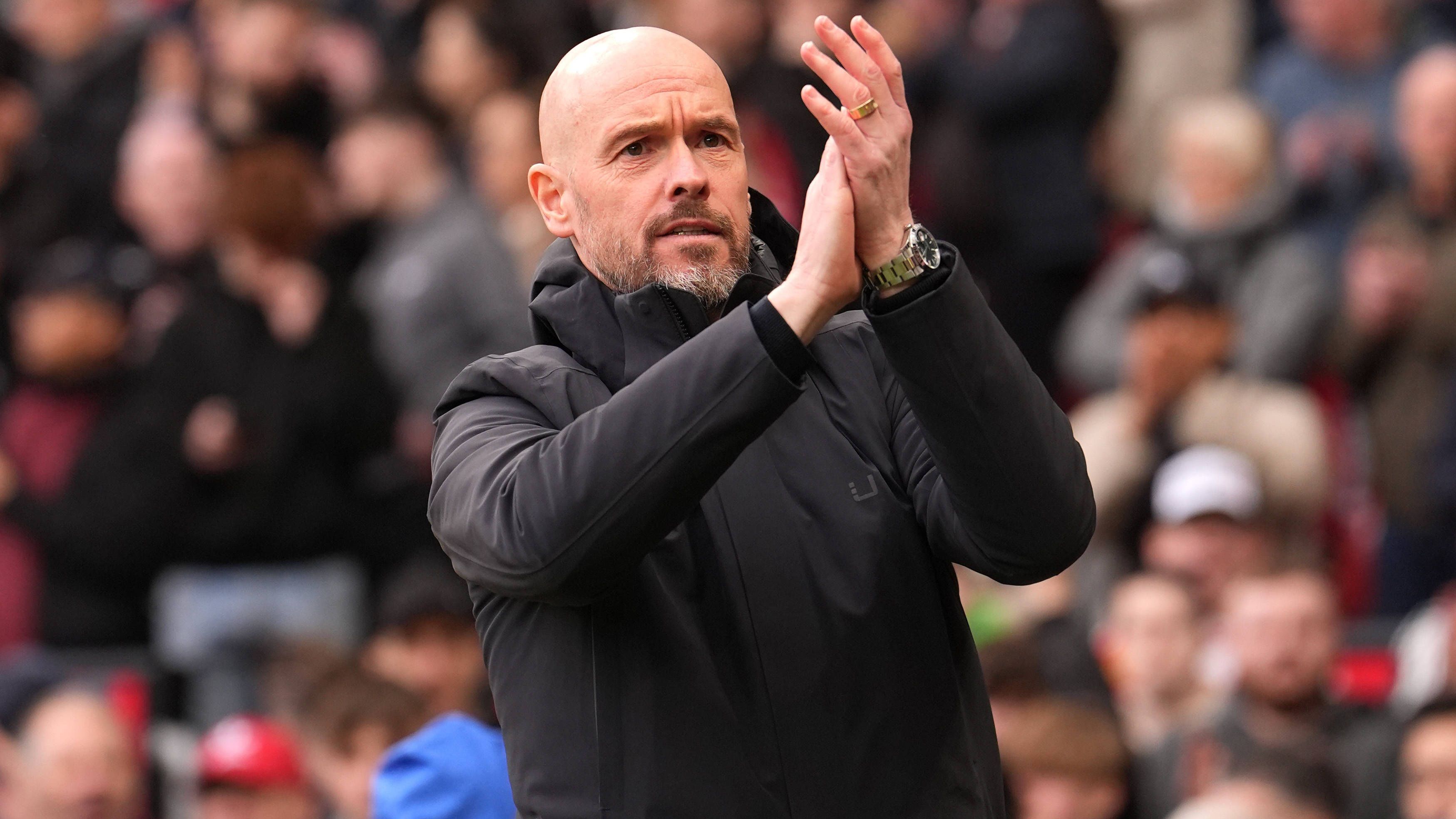 <strong>Erik ten Hag (Manchester United)</strong><br>Dass Erik ten Hag einer der Favoriten auf den Job beim FC Bayern sein soll, wurde bereits wieder dementiert. Zunächst hatte der Niederländer selbst gesagt, dass er nicht darüber nachdenke, Manchester United für einen anderen Klub zu verlassen. Mittlerweile berichtet auch die "Bild" darüber, dass man bei den Bayern diese Spur nicht mehr verfolge.