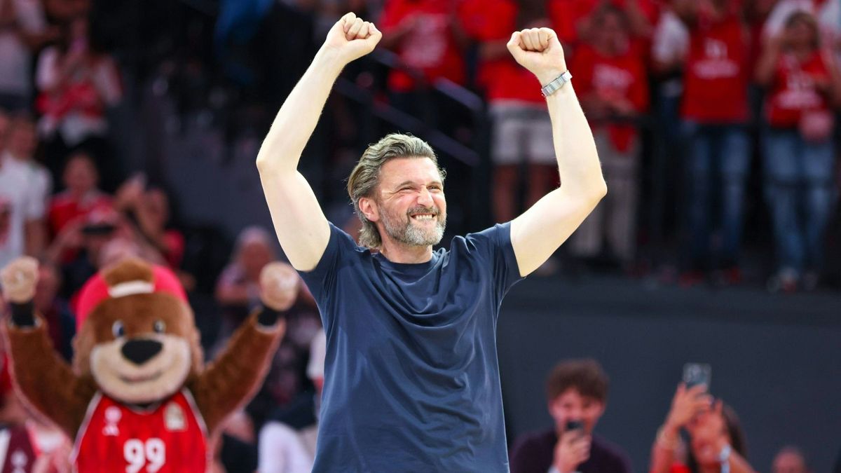 Marko Pesic bejubelt den Meistertitel