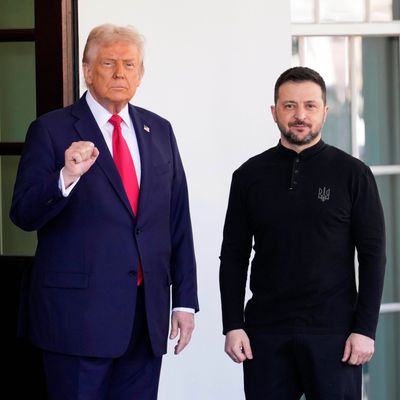 Sorge vor neuem Eklat: Die britische Regierung gibt dem ukrainischen Präsidenten Selenskyj Tipps für seinen Besuch bei US-Präsident Trump mit auf den Weg. 