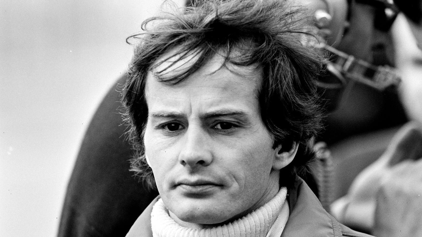
                <strong>Gilles und Jacques Villeneuve</strong><br>
                Gilles Villeneuve gilt, auch wegen seiner spektakulären Fahrweise, als einer der berühmtesten Fahrer, die trotz ihrer Klasse nie Weltmeister wurden. Der langjährige Ferrari-Fahrer starb am 8. Mai 1982 nach einem Unfall im Training zum Großen Preis von Belgien.
              