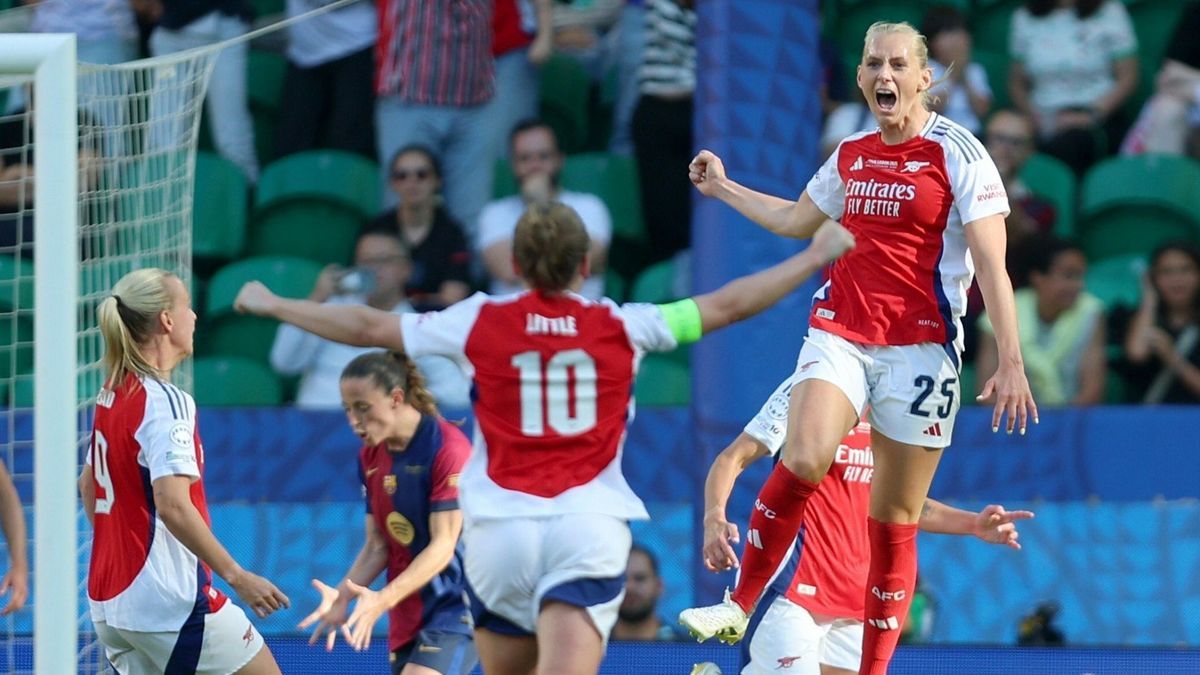 Stina Blackstenius lässt Arsenal jubeln