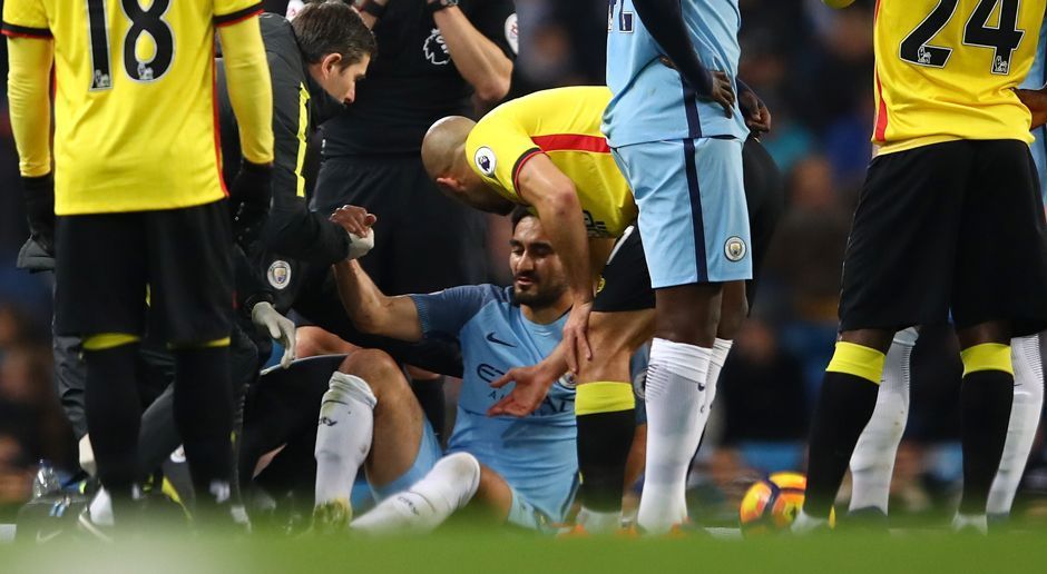 
                <strong>Die Krankenakte von Ilkay Gündogan</strong><br>
                Ilkay Gündogan hat es erneut schlimm erwischt. Wie sein Klub Manchester City bekannt gegeben hat, fällt der deutsche Nationalspieler mit einem Kreuzbandriss für mindestens sechs Monate aus. Es ist nicht der erste Rückschlag für den 26-jährigen Mittelfeldspieler. ran.de zeigt Gündogans lange Krankenakte.
              