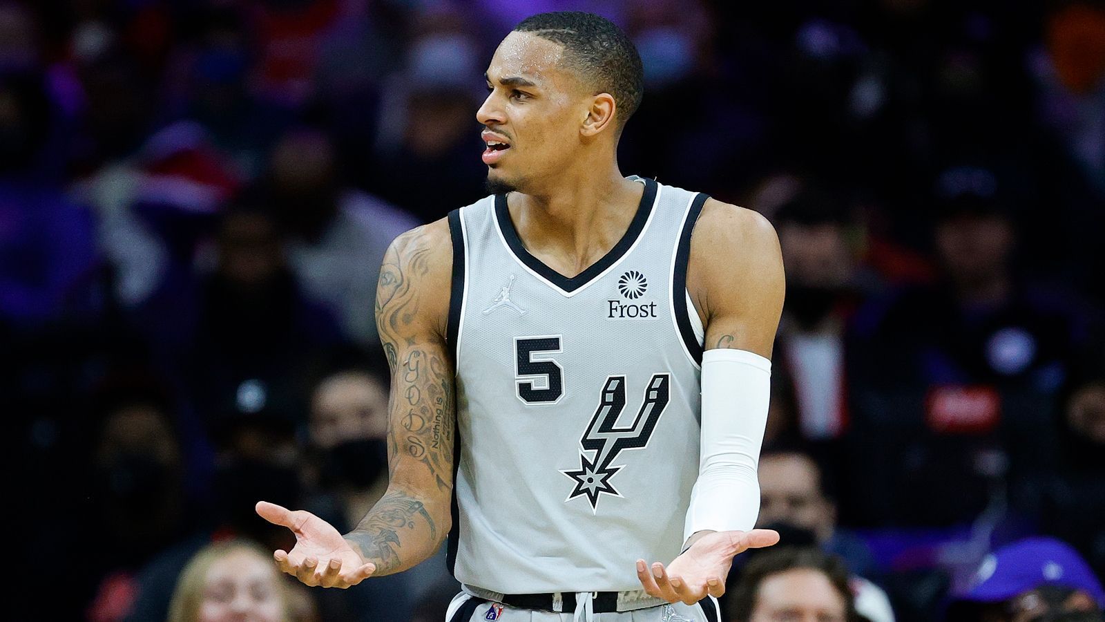 
                <strong>Dejounte Murray (San Antonio Spurs/Reserve) - Ersatz für Draymond Green</strong><br>
                &#x2022; Punkte: 20,0 -<br>&#x2022; Rebounds: 8,3 -<br>&#x2022; Assists: 9,4 -<br>&#x2022; All-Star Nominierungen: 1. <br>
              